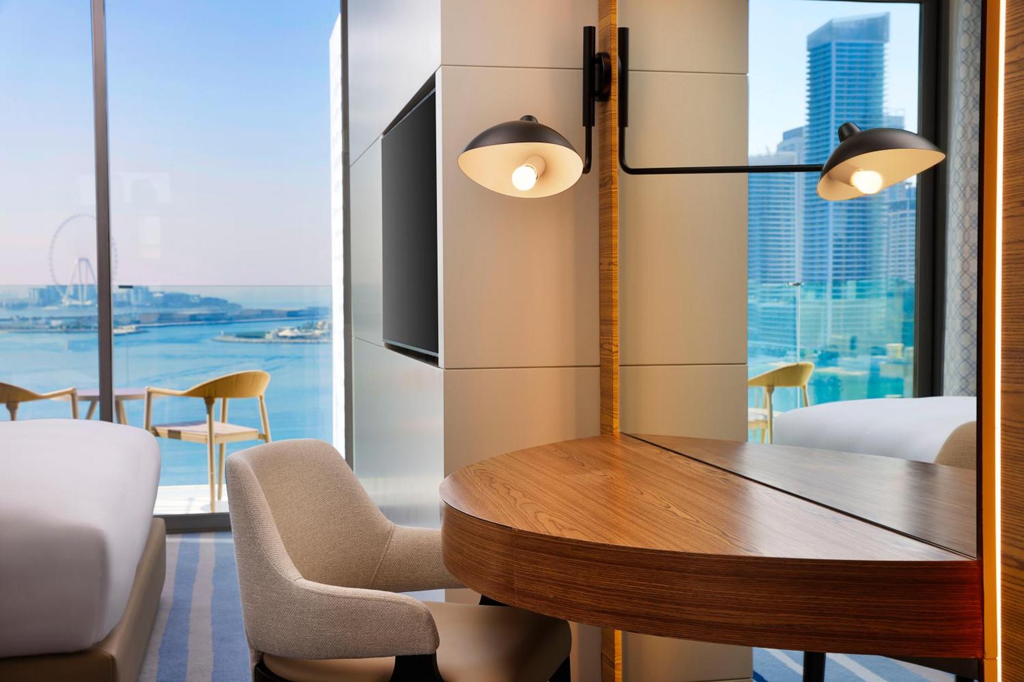 Tumbi West Palm Beach Hotel Dubai,Tapestry Collection Hilton Exteriér fotografie