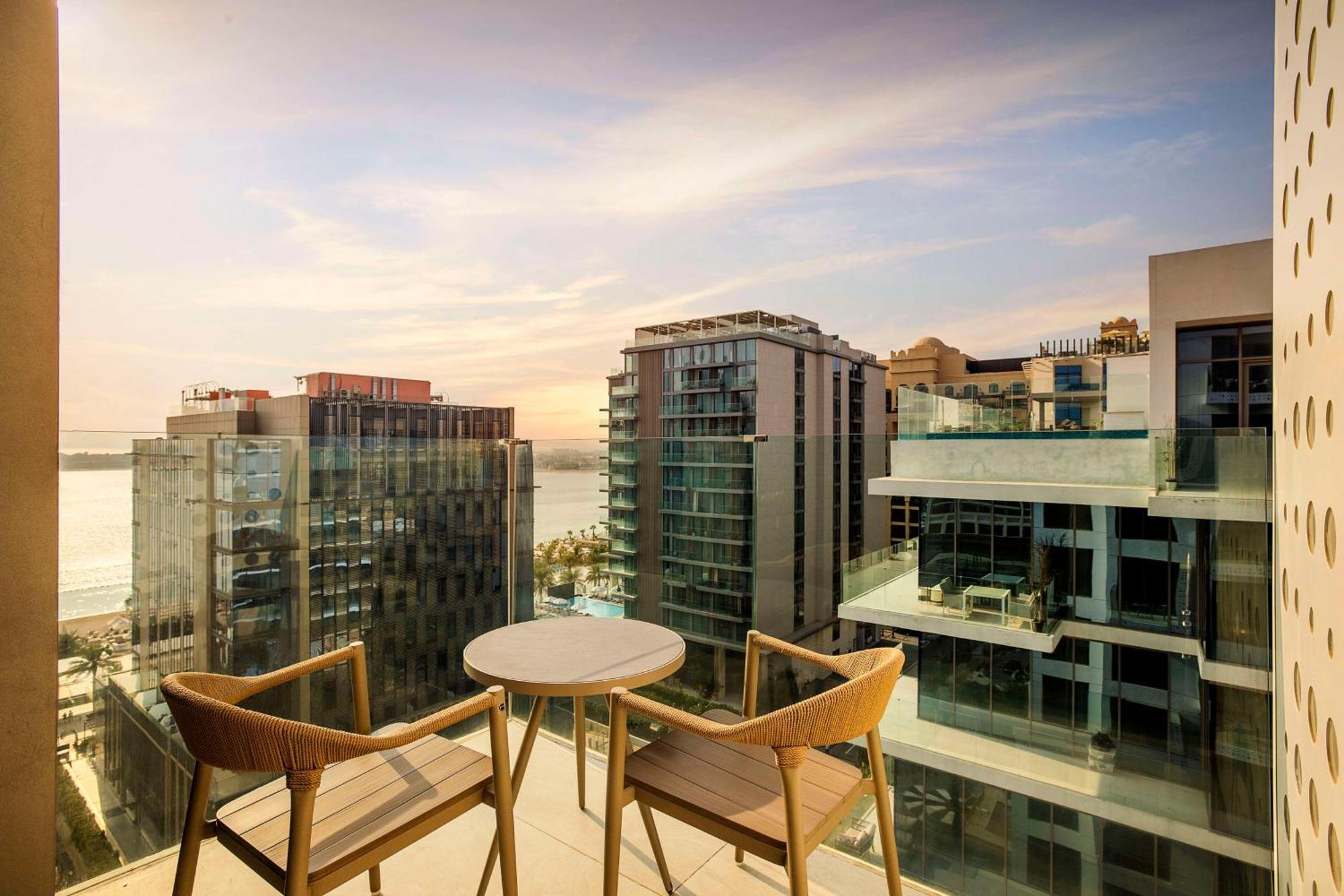 Tumbi West Palm Beach Hotel Dubai,Tapestry Collection Hilton Exteriér fotografie