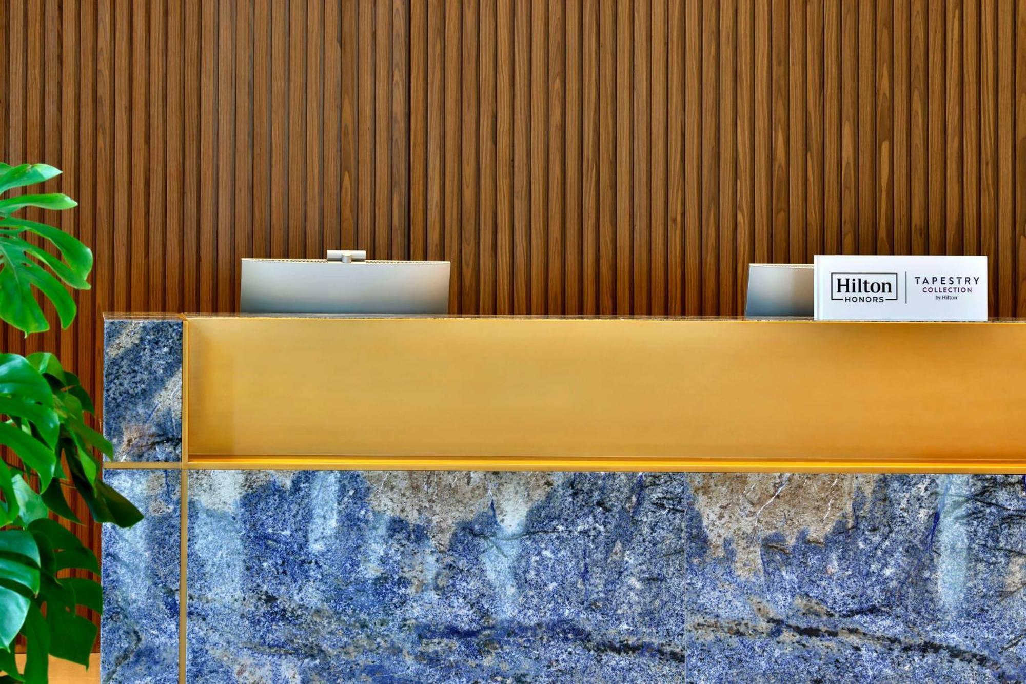 Tumbi West Palm Beach Hotel Dubai,Tapestry Collection Hilton Exteriér fotografie